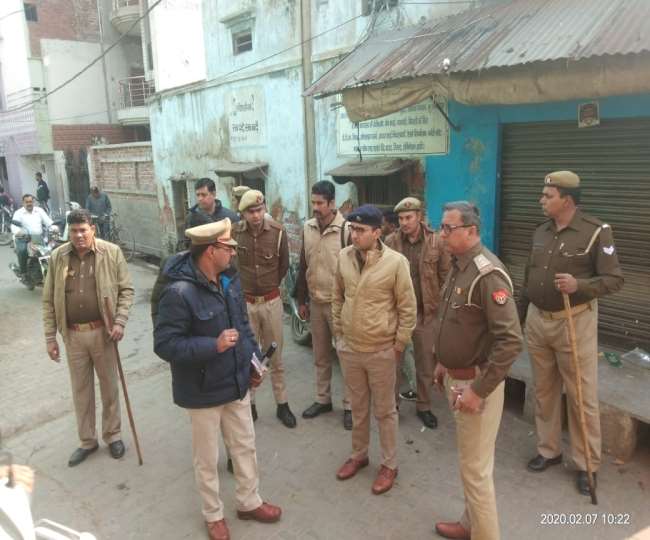 तेज रफ्तार बाइक के विरोध पर दो समुदाय में फायरिंग, पथराव में कई घायल Bulandshahar News