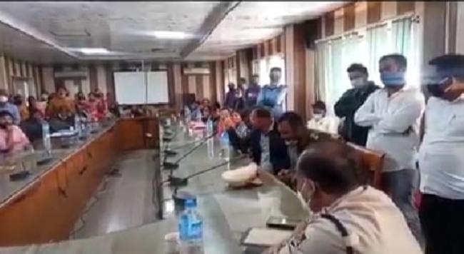 विस्थापन समस्या समाधान को ले हुई बैठक