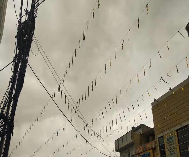 जालंधर में रविवार सुबह की शुरुआत बारिश के साथ हुई है।