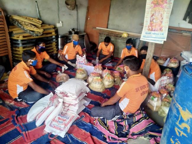 ं जन कल्याण समिति ने बांटी खाद्य सामग्री