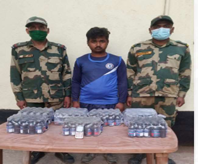 बीएसएफ ने तस्करी को नाकाम कर 175 बोतल प्रतिबंधित फेंसिडिल कफ सिरप के साथ एक तस्कर को दबोचा