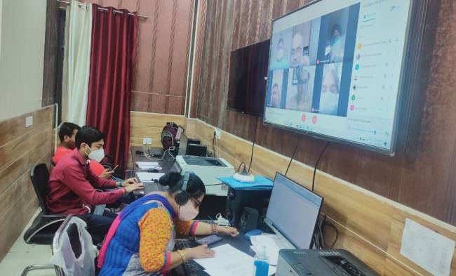 सी 18- टेली मेडिसन से मरीजों को घर बैठे मिला रहा उपचार