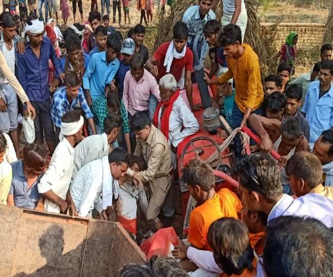 Accident : शाहजहांपुर हाईवे पर ईटों से भरी ट्रैक्टर ट्राली पलटने से दो की मौत, तीन घायल Shahjahanpur News