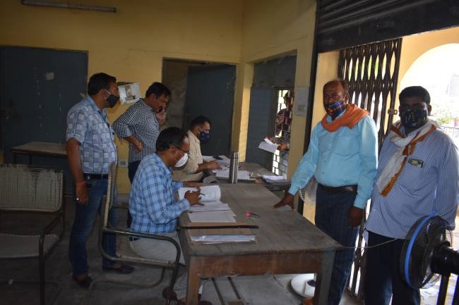 ग्राम पंचायत सदस्यों के नामांकन को उमड़ी भीड़