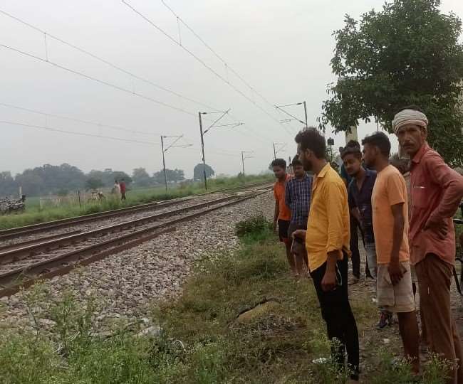 बंद रेलवे क्रासिंग को पार कर रहे युवक की ट्रेन से कटकर मौत, शव इंजन में फंसकर 60 मीटर तक घिसटता चला गया
