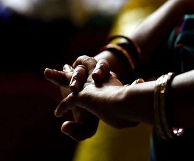 रेलवे स्टेशन और बस स्टैंड पर यात्रियों के बैग चोरी करने वाली गर्भवती युवती गिरफ्तार, युवती के दो साथी भी पकड़े गए