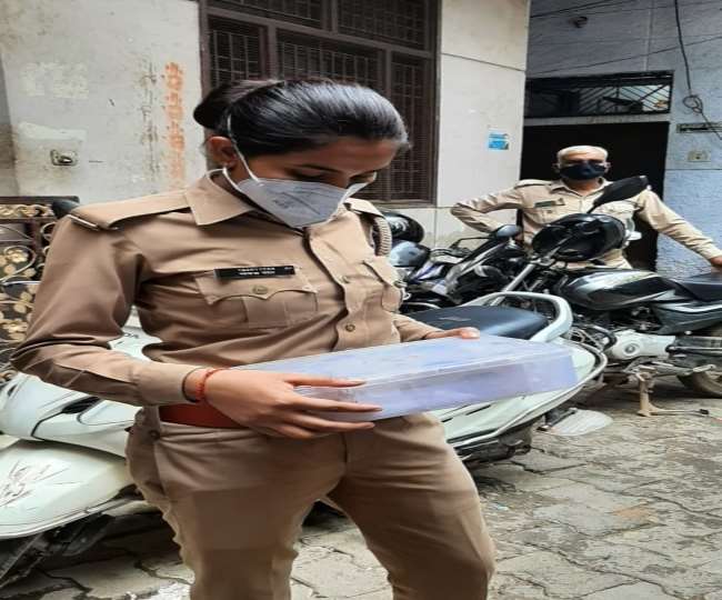 आगरा में मां और बच्चों की सामूहिक हत्या के आरोपितों से कैंची, चाकू और लैपटाप बरामद