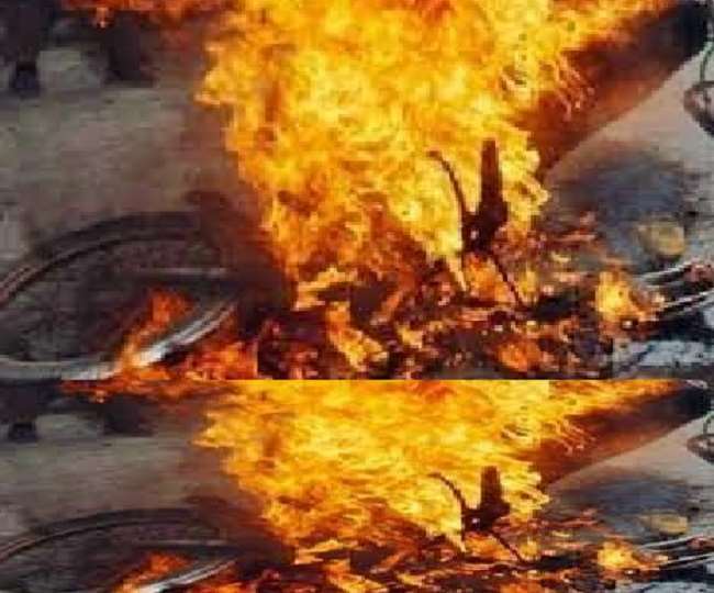 चुनावी रंजिश में मुखिया प्रत्याशी की बुलेट बाइक में लगाई आग, औरंगाबाद की घटना