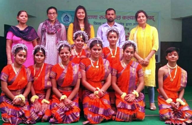 नृत्य में छाए सहारा काम्प्रिहेंसिव के विद्यार्थी