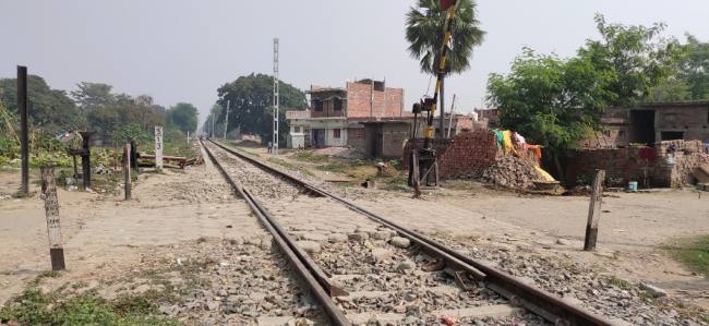 दारौंदा-महाराजगंज रेलखंड पर विद्युतीकरण कार्य शुरू