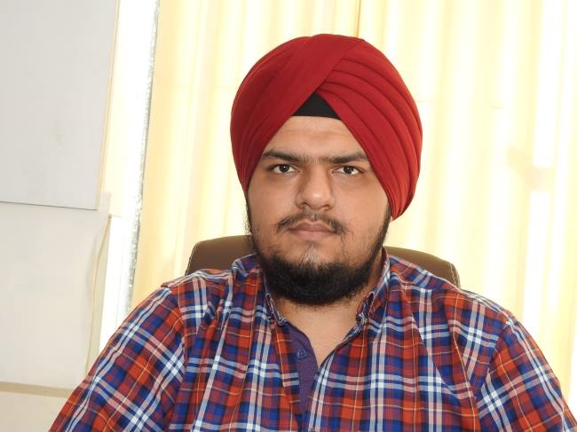 इलेक्ट्रानिक्स बाजार में आफर व उपहार की बहार