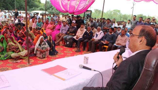 एडीओ पंचायत व लेखपाल को प्रतिकूल प्रविष्टि