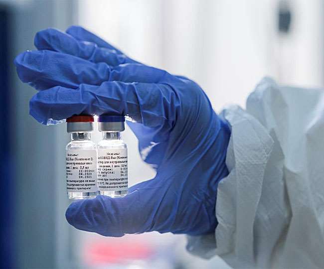 Coronavirus vaccine लगवाने के बाद भी मास्क पहनना और शारीरिक दूरी बनाए रखना है बेहद जरूरी