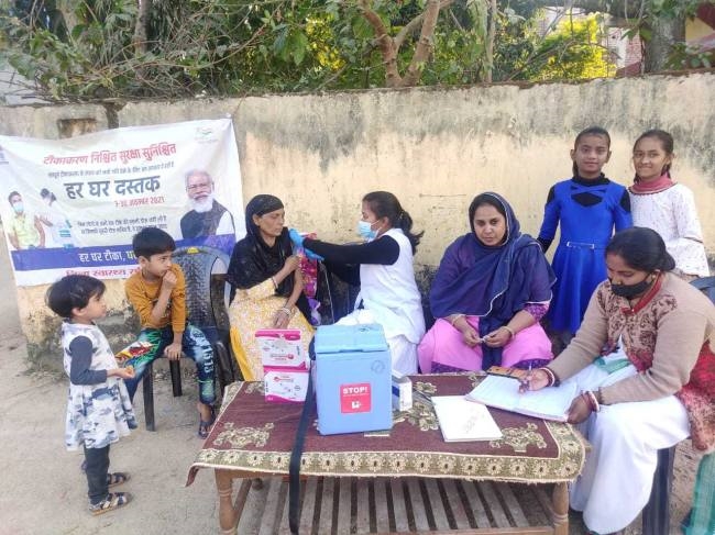 रजा कालोनी में 130 लोगों ने लिया टीका