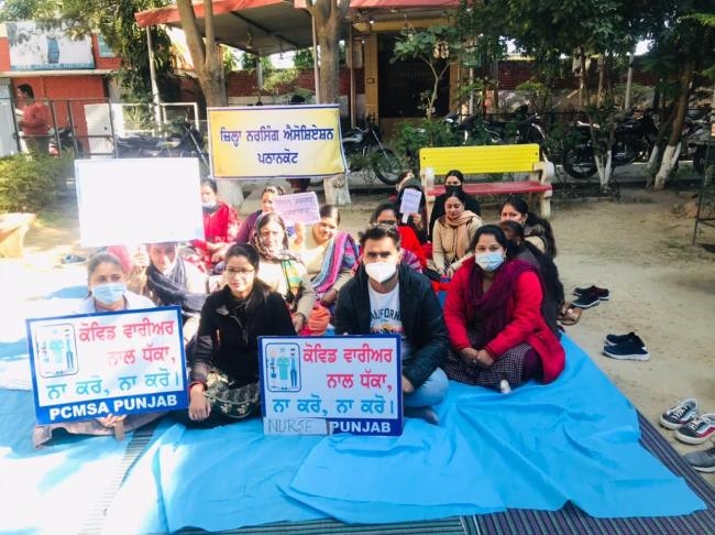 इधर, एनआरएचएम कर्मचारियों ने दीनानगर-अमृतसर नेशनल हाइवे किया जाम