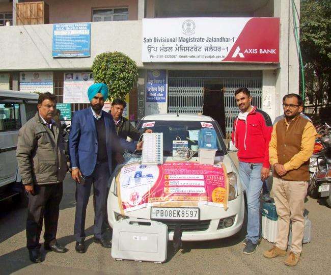 नए वोटर्स को ईवीएम और वीवीपैट की प्रक्रिया समझाएगी मोबाइल डेमोस्ट्रेशन वैन, सेंट्रल हलके में देगी डेमो