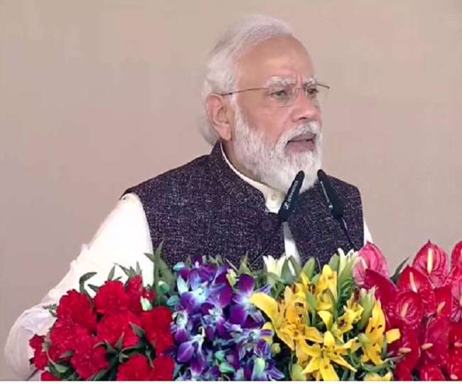 गोरखपुर में पीएम नरेन्द्र मोदी बोले- लाल टोपी वाले उत्तर प्रदेश के लिए खतरे की घंटी यानी रेड अलर्ट
