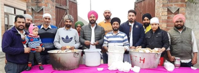 प्रकाश पर्व के उपलक्ष्य में लगाया लंगर