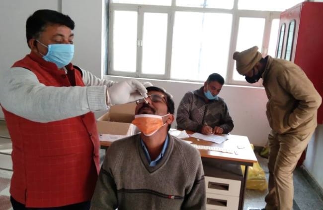 महराजगंज में डीएफओ समेत छह लोग कोरोना संक्रमित