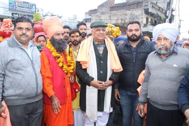 जूनागढ़ अखाड़ा में कलश यात्रा निकाल शुरू किया धार्मिक कार्यक्रम