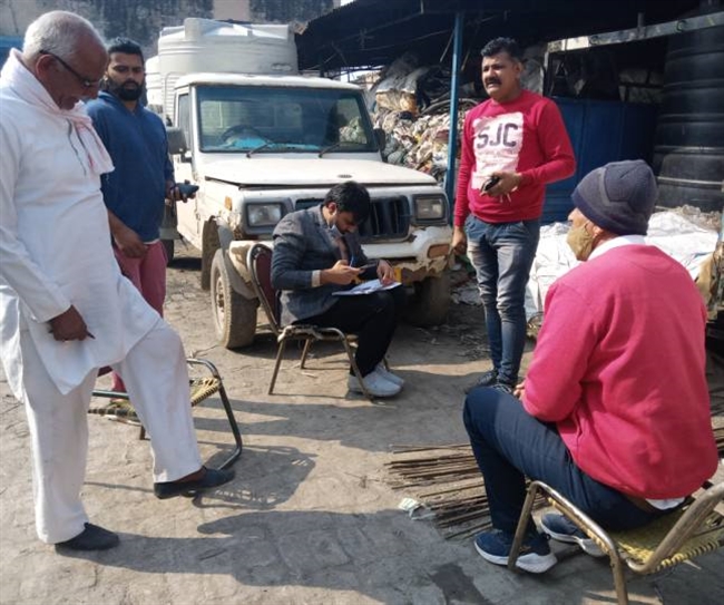 प्रदूषण फैला रही दो फैक्ट्रियों पर सीएम फ्लाइंग का छापा