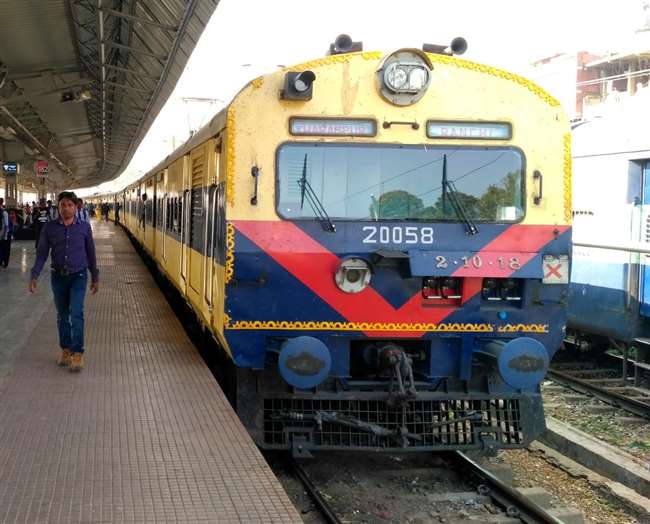 चैैंबर की यह मांग महत्वपूर्ण है : महानगरों की तर्ज पर झारखंड के एक शहर से दूसरे के बीच चलाएं लोकल ट्रेन