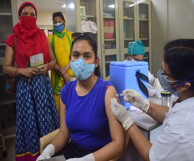 Corona Vaccination in Prayagraj: युवाओं को भी सोमवार से लगेंगे कोविशील्ड के टीके, टीकाकरण में तेजी को 10 केंद्र बढ़े