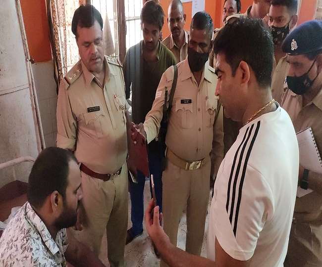 इटावा : भाजपा प्रत्याशी समर्थक को दो गाडिय़ों से घेरकर सपाइयों ने मारी गोली, हालत गंभीर