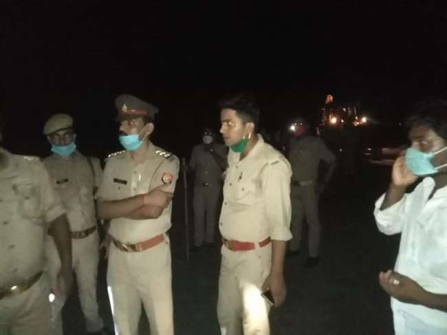 करछना में युवक की हत्या, जाम लगाने पर बरसाई लाठियां Prayagraj News
