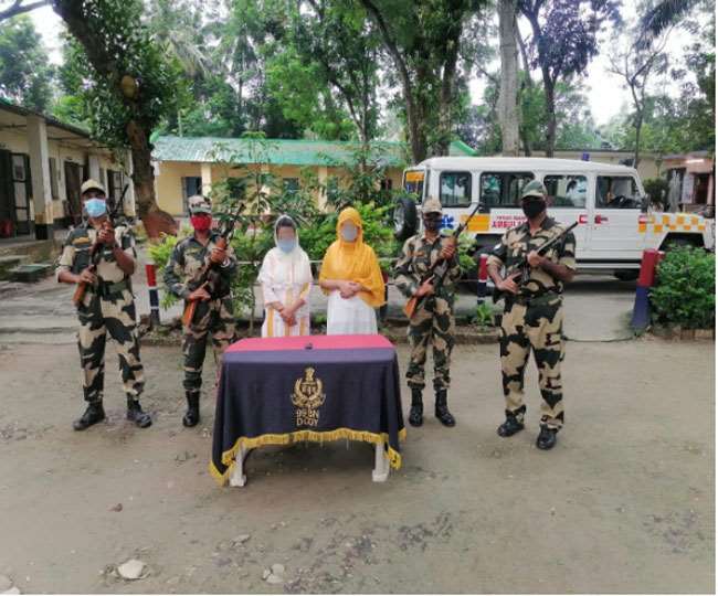 दोस्ती, प्यार और धोखा की शिकार दो बांग्लादेशी युवतियों को बीएसएफ ने अवैध तरीके से सीमा पार करते किया गिरफ्तार