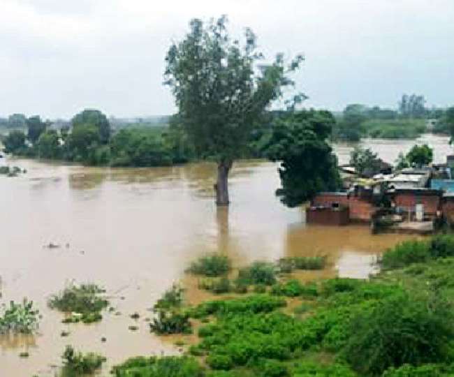 मुंगेर में हर दो मिनट पर एक सेंमी बढ़ रहा गंगा का जलस्तर, कई गांवों में फैला बाढ़ का पानी