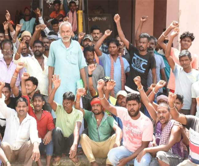 पूर्णिया में सफाई कर्मियों का दूसरे दिन भी हड़ताल जारी, शहर में जगह-जगह लगा है कूड़े का ढेर