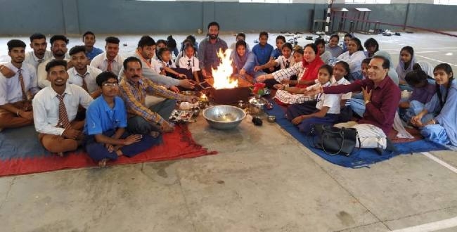 भगवती का स्वरूप होती हैं लड़कियां