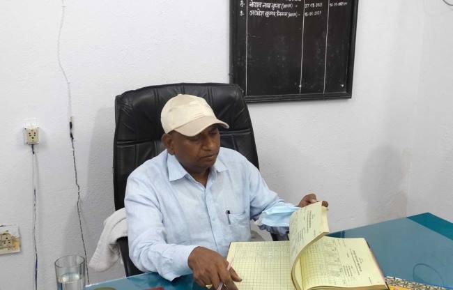 निरीक्षण को पहुंचे सिटी मजिस्ट्रेट, ईओ समेत कई अवकाश पर