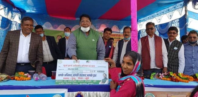 सरकारी लाभकारी योजनाओं का लाभ उठाएं ग्रामीण : डा रामेश्वर उरांव