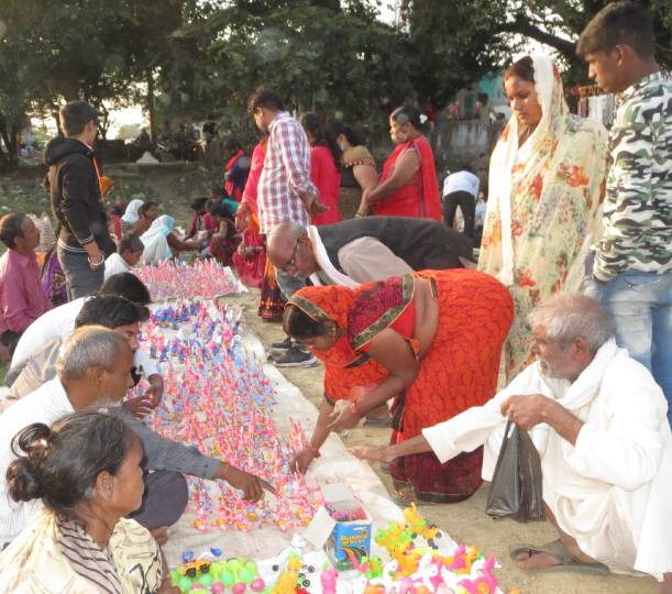 बाल रूप में भक्तों के घर पहुंचे कृष्ण-बलदाऊ