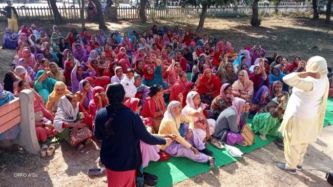 15 सूत्रीय मांगों को लेकर आंगनबाडी वर्करों ने की हड़ताल