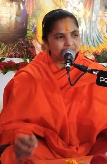 प्रभु की कृपा से ही अच्छे लोगों
से संपर्क बनता है : गायत्री देवी