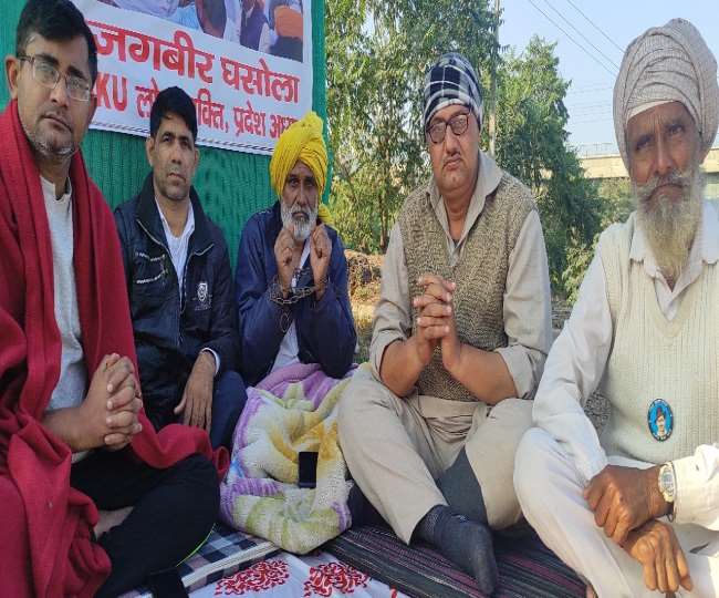 किसान आंदोलन : एमएसपी की मांग काे लेकर टीकरी बार्डर पर किसान नेताओं ने शुरू किया अनशन