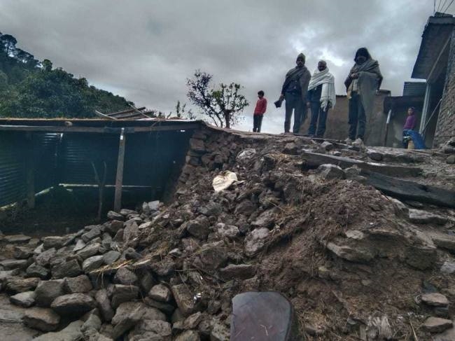 आसमान से बरसने लगी आफत, कई गांवों का संपर्क कटा