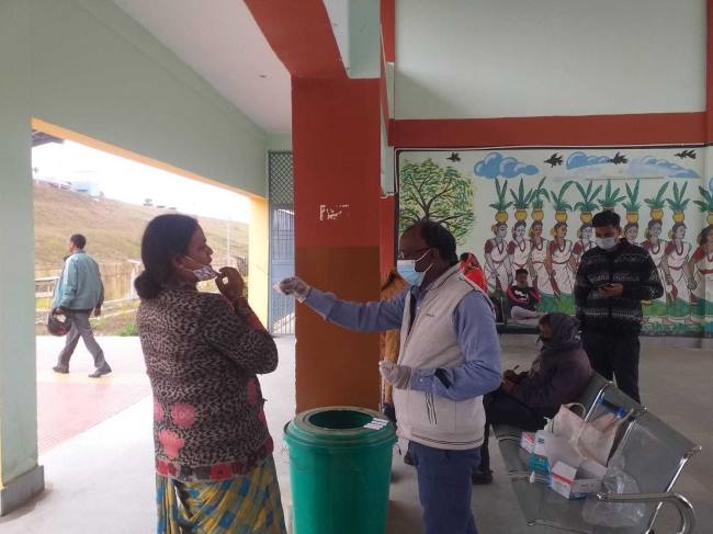जिले में बढ़ रहा कोरोना संक्रमण, बेपरवाह हो रहे लोग