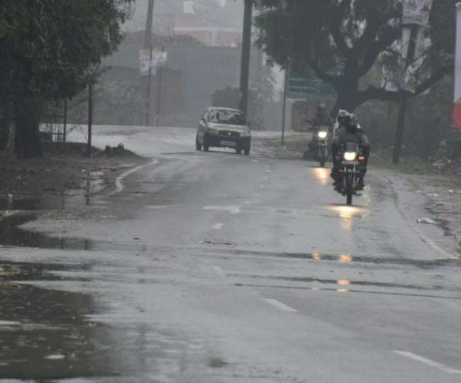 मेरठ में लगातार हो रही बारिश ने बढ़ाया सर्दी का ग्राफ, जानिए मौसम का हाल