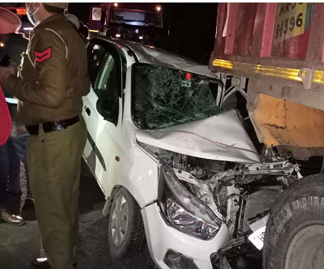 यमुनानगर में खड़े ट्रक में पीछे से टकराई कार, 5 घायल, नहीं पहुंची एंबुलेंस व डायल 112