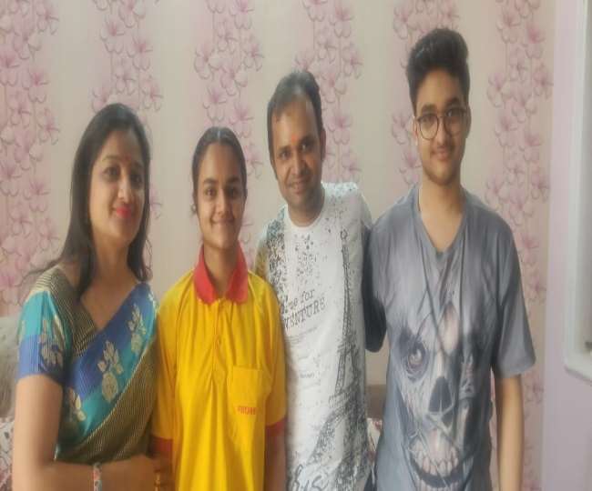JEE MAINS: गाजियाबाद की रहने वाली पल अग्रवाल ने जेईई मेंस के फर्स्ट राउंड में किया यूपी टॉप