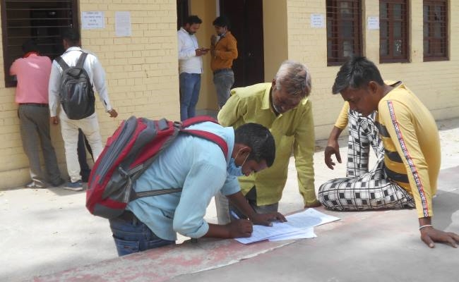 जिला पंचायत सदस्य के 34 दावेदारों ने खरीदें नामांकन पत्र