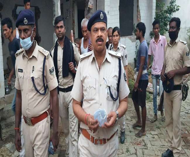 Bihar Crime: मधुबनी नरसंहार के मुख्य आरोपित रावण व भोला सिंह के घर उपद्रवियों ने लगाई आग