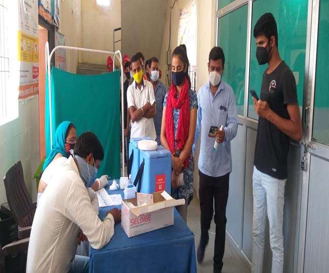 युवाओं का टीकाकरण शुरू होने के साथ रोहतास में थमी कोरोना की रफ्तार, 222 ने वायरस को दी मात