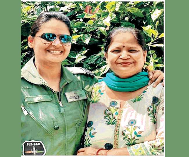 Happy Mothers Day 2021: मां से मिली हुनर और हौसले की सीख- विंग कमांडर जया तारे