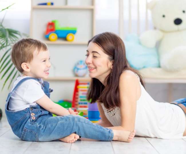 बच्चों के साथ जरूर करें बचकानी बातें, सीखने और समझने की क्षमता का होता है तेजी से विकास