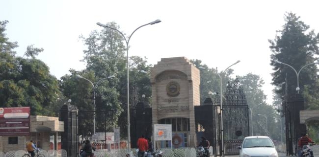 कुरुक्षेत्र विश्वविद्यालय के कर्मचारी सातवें वेतन आयोग और एरियर की प्रतीक्षा कर रहे हैं